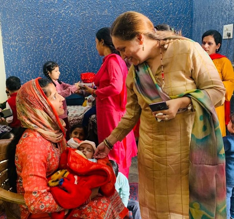 TheIndusNews's tweet photo. समाज कल्याण विभाग जम्मू कश्मीर की कमिश्नर सेक्रेटरी सुश्री शीतल नंदा ने आज कठुआ जिले का दौरा किया और डीसी कार्यालय परिसर में आयोजित एक बैठक में पोस्ट स्पेशल समरी रिवीजन  का जायजा लिया।
@districtadmkat1 @CBCKathua @socialwelfarejk @OfficeOfLGJandK @Ravalkalpesh_s @aajtak https://t.co/UBk1fCQO3y