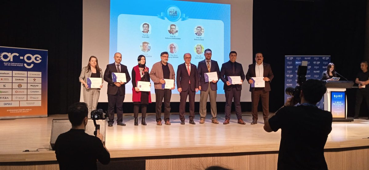 Üniversitemiz tarafından düzenlenen V. Ar-Ge Proje Pazarında Fakültemiz Öğretim üyelerinden Prof.Dr. Ayhan ATEŞOĞLU ve Doç.Dr. Şahin PALTA kurum dışı fonlarla desteklenen proje kategorisinde ödül aldı. Hocalarımızı tebrik ediyoruz.  <a href="/uzun_orhan/">ORHAN UZUN</a> <a href="/m_zahmakiran/">Prof. Dr. Mehmet Zahmakıran</a> <a href="/BirsenDurkaya/">Birsen Durkaya</a>