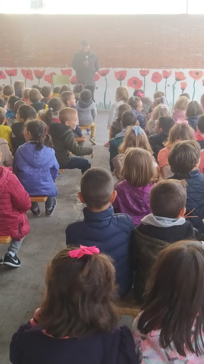 colesantaclara's tweet photo. Nuestros alumn@s de Infantil han disfrutado de la #FiestadelaCastañera gracias al #AMPA han disfrutado de #cuentacuentos #castañas #asadas #canciónes y #bailes @educacyl @Hoy_Libro https://t.co/tZUrueT9Wi