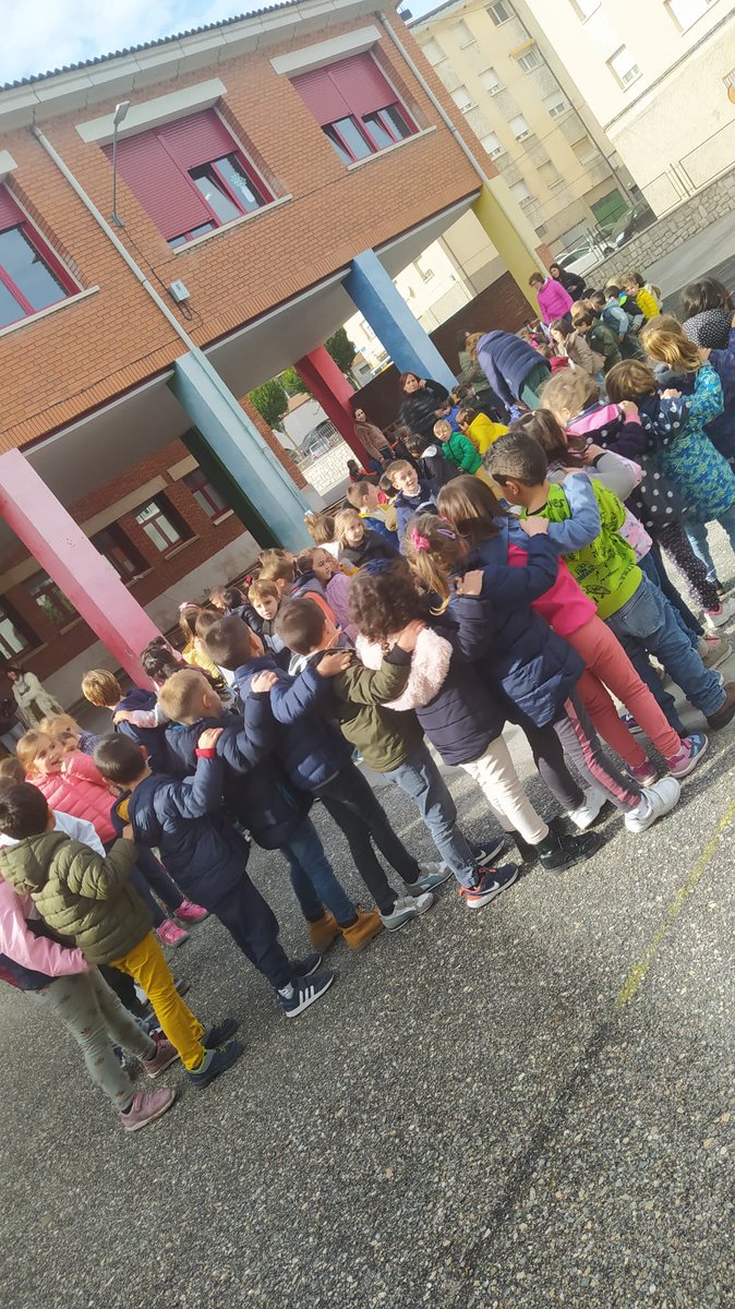 colesantaclara's tweet photo. Nuestros alumn@s de Infantil han disfrutado de la #FiestadelaCastañera gracias al #AMPA han disfrutado de #cuentacuentos #castañas #asadas #canciónes y #bailes @educacyl @Hoy_Libro https://t.co/tZUrueT9Wi