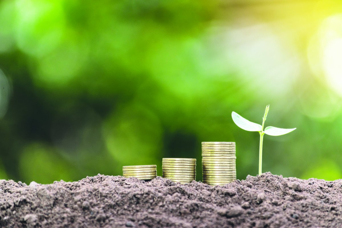 KircheBunt's tweet photo. Nachhaltiges Investieren ist ein Megatrend, sagt der Investmentexperte und Theologe Dr. Klaus Gabriel im Interview. https://t.co/QGK4qnIiuL https://t.co/XCMNX59l3V
