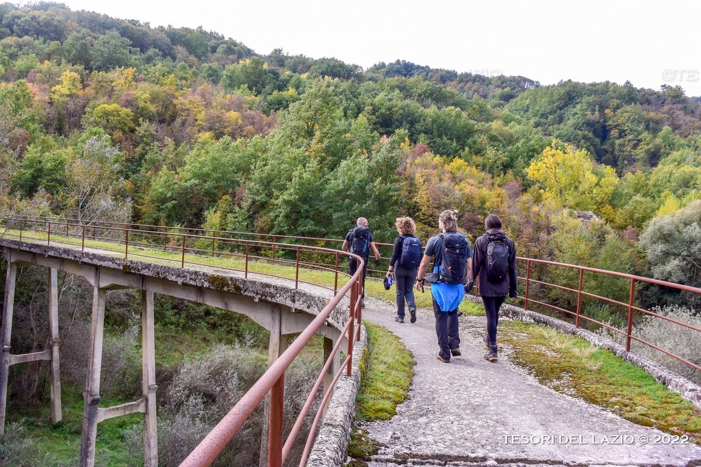 tesoridellazio's tweet photo. #Outdoor 2022 - #Fiamignano (RI) - il vecchio ponte sul fiume dimenticato - Foto G.Garofoli (10-2022) https://t.co/xnrT3FsuQ1