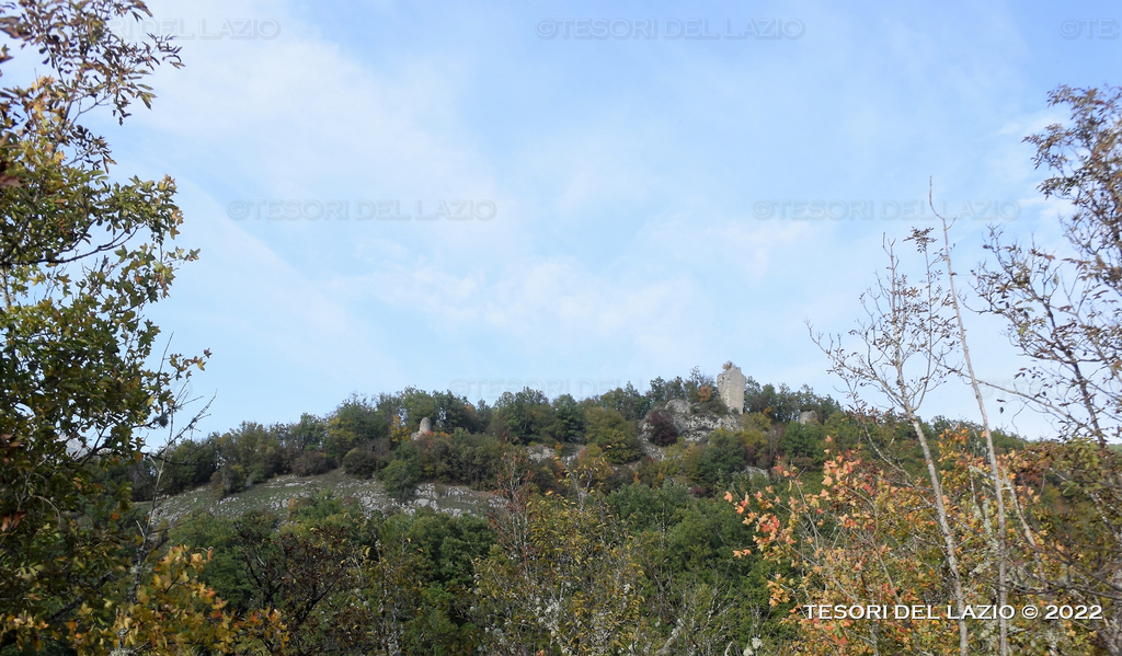 tesoridellazio's tweet photo. #Outdoor 2022 - #Fiamignano (RI) - verso i ruderi del castello di #MacchiaTimone - Foto G.Garofoli (10-2022) https://t.co/R48ZthsGrj