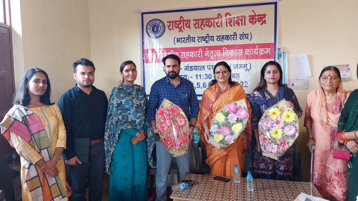 TheIndusNews's tweet photo. कोऑपरेटिव विभाग कठुआ ने महिलाओं को सशक्त बनाने के लिए आज प्रशिक्षण शिविर का आयोजन किया।
@CBCKathua @districtadmkat1 https://t.co/8rYoz1I8Id