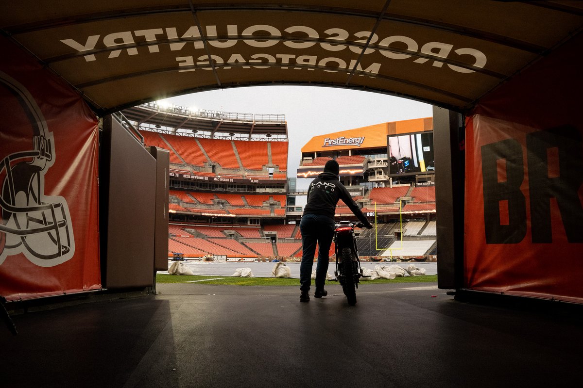 LAND_Moto_'s tweet photo. Are we the first e-Motorcycle on the field? Maybe we should try to get on the field with the @chargers cause, you know, electric? Awesome opportunity to do this for the hometown team @Browns and Chomps (BatDog)! https://t.co/5KyekQ9DN5