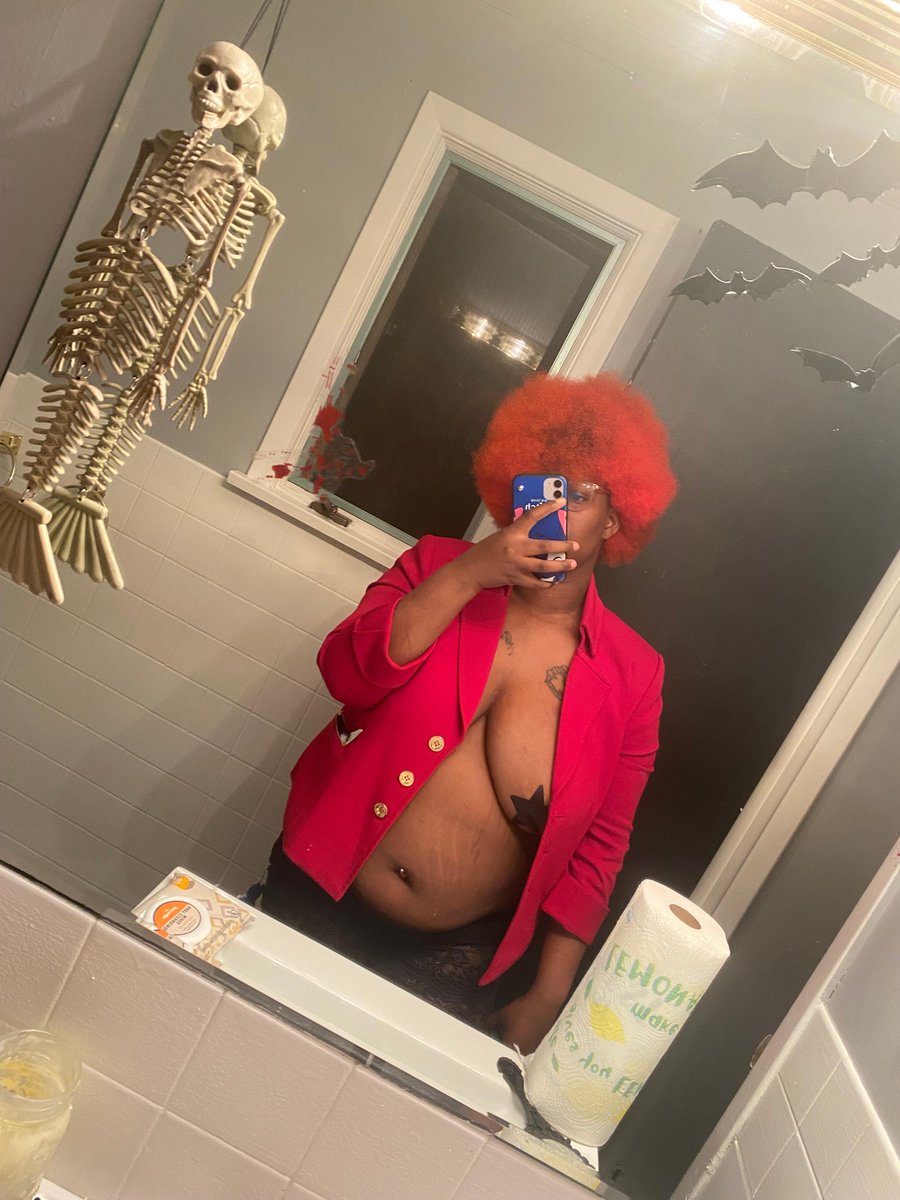 VelmaValor's tweet photo. I’m sorry but this costume was a mood. I was wearing pasties but next time you never know (I probably won’t be). Also I’m very sad Halloween is over but I guess thanksgiving can still be a mood 

🧡 findom finsub Halloween tribute paypig pasties missbellum 🧡 https://t.co/sBF2PsJSP6