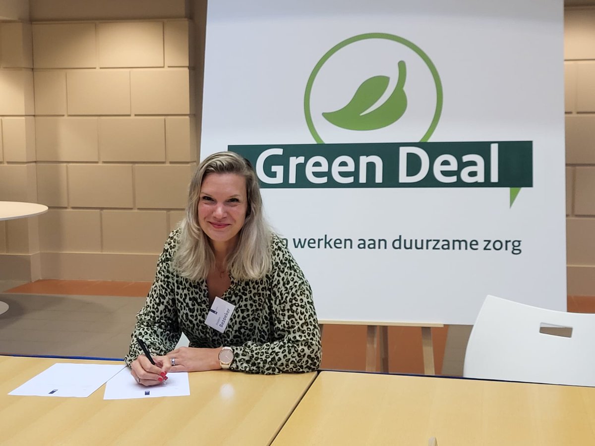 Vanmorgen bij ondertekening Green Deal Duurzame Zorg 3.0, trots dat dit gelukt is en blij met duurzame ambities die we afspreken. Samen werken aan duurzame zorg! <a href="/DuurzameZorg/">Green Deal Samen werken aan Duurzame Zorg</a> <a href="/ActiZbranche/">ActiZ</a>