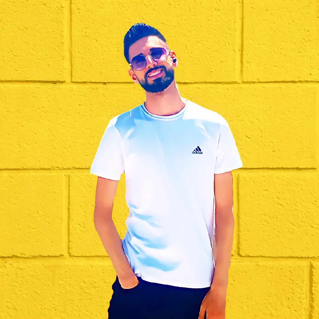 malikzade9's tweet photo. #NewProfilePic
Time to smile! 🙂
#smile #yellow #time #timetosmile #photoshop #yellowhall https://t.co/kbGR3uvKN3