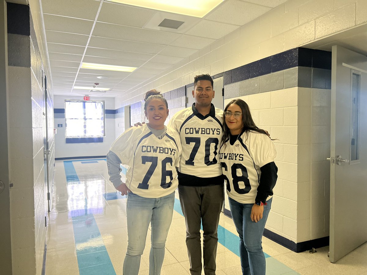 Clarke teachers supporting our football athletes. @WEClarke_MS  🏈@VArreola_CMS