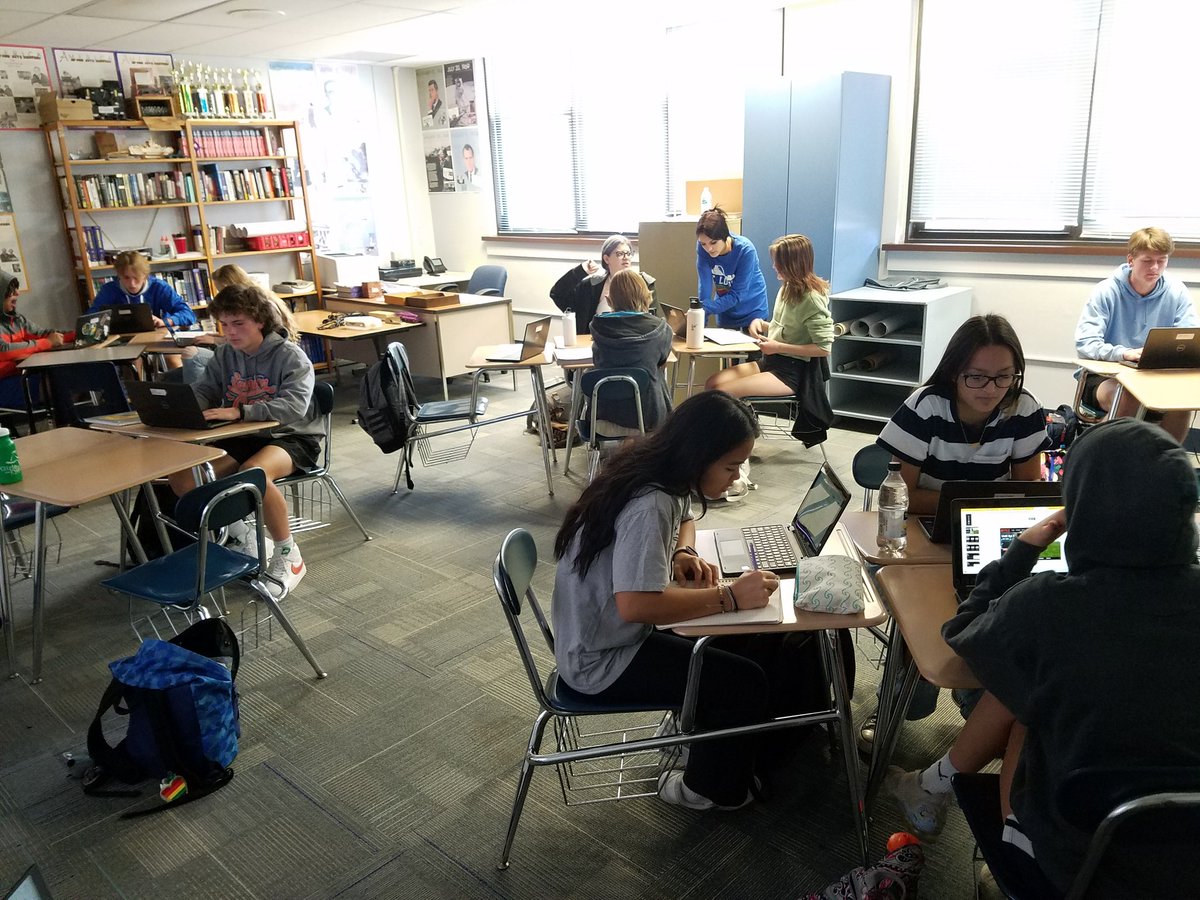 Excited for the Honors American History class to begin creating their Gilded Age/Progressive Era Netflix projects! So much creativity in their discussions already! #VPpride