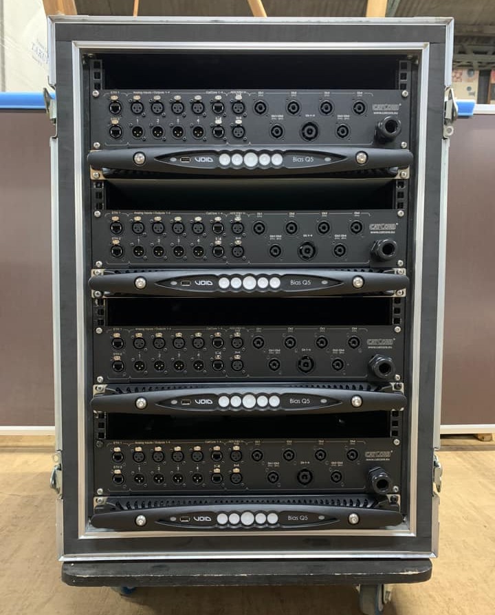 Powersoft_Japan's tweet photo. We have appeared in the @VoidAcoustics 'Fat Rack Friday' again! Thanks guys :)
This Bias Q5 setup powers half of an @IncubusBand system – owned by Tokyo Sound System Lab.
We love it...What do you think?
#Powersoft #bigamp #bigamprack #amprack #festivalsound https://t.co/EkUDXAcHiU