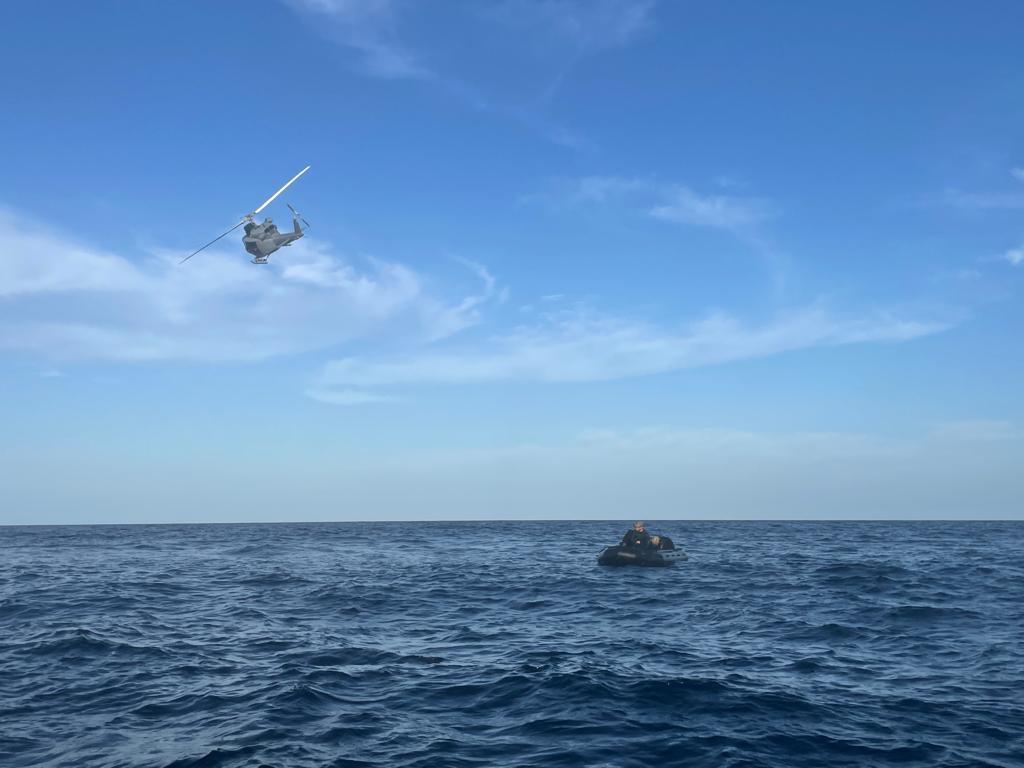 EUNAVFOR's tweet photo. #Operationatalanta 🇪🇸 #SOMTU keeps training and is ready to action onboard the 🇪🇺 #EUNAVFOR Flagship 🚢ESPS #Numancia transiting the Western #Indianocean and conducted an exercise with the embarked #HELO AB212 🚁@Armada_esp @Defensagob @EMADmde @EjercitoAire @EUSec_Defence https://t.co/R4e7VF7Q5H
