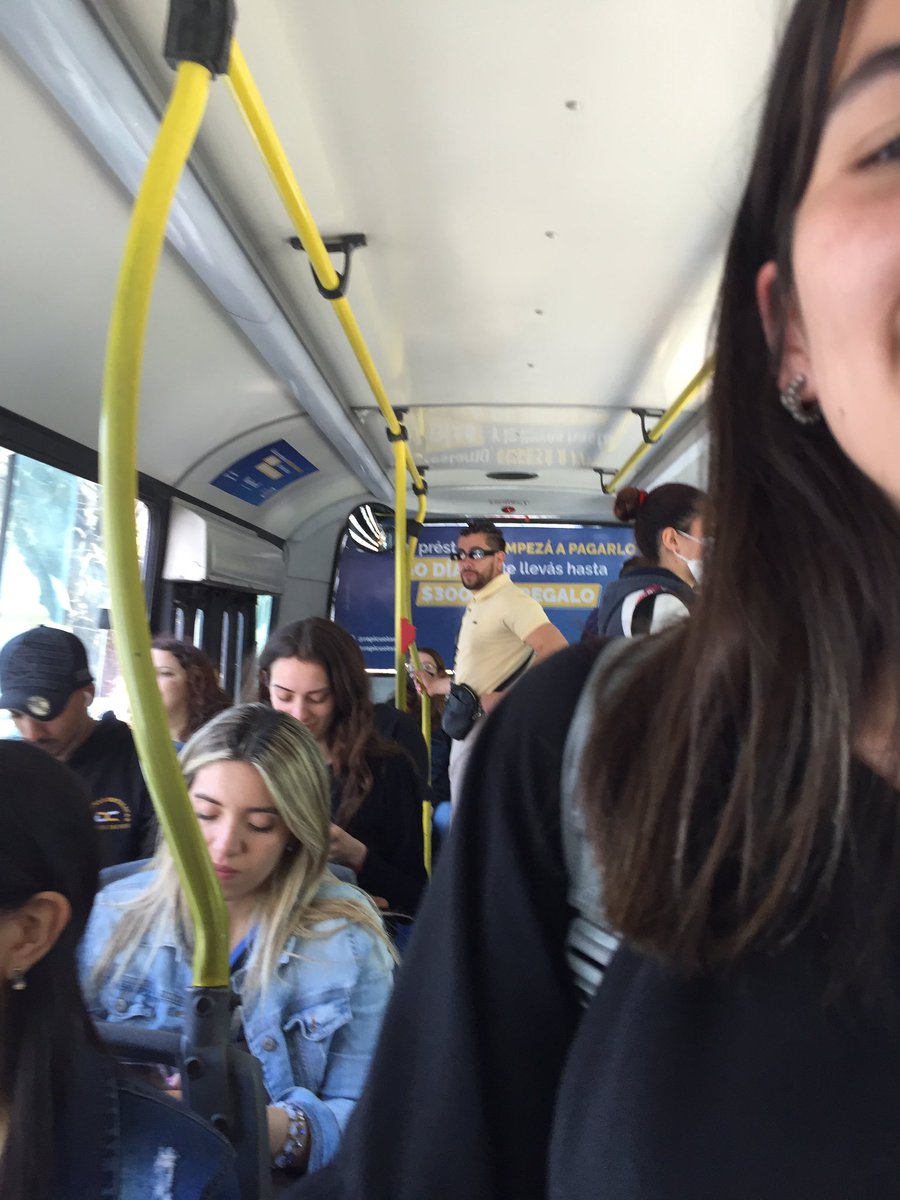 TIZIANAGRAZIANO's tweet photo. ME CRUCE A BAD BUNNY EN EL 202!!! NO LO PUEDO CREER https://t.co/sLteslSneM
