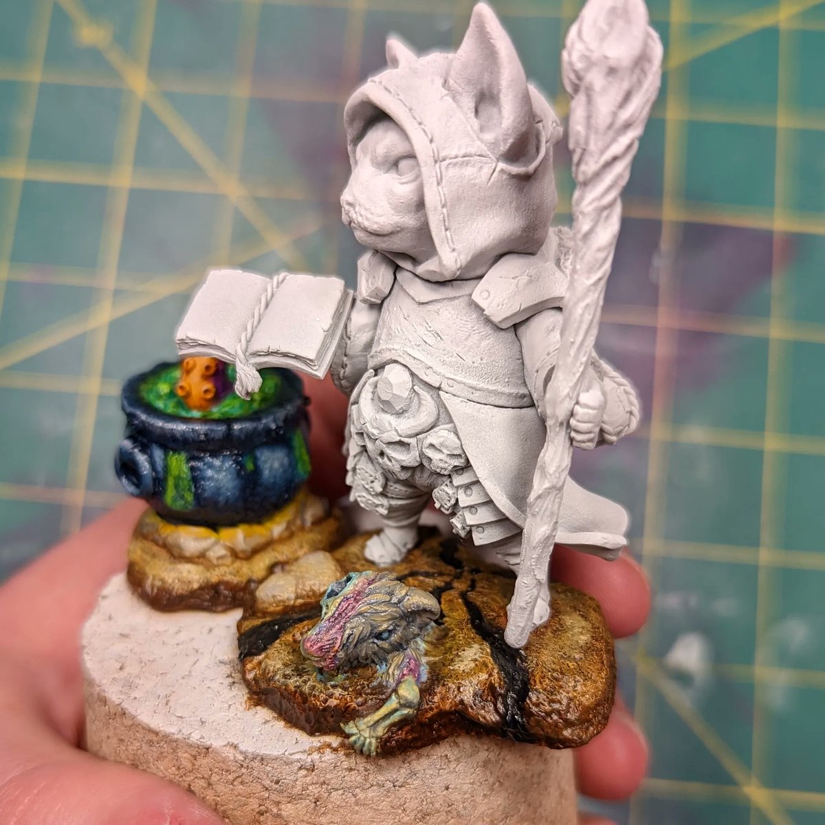 SteepTPainting's tweet photo. I figured out how I want the base to look! Adding some magical fissures to add impact to the resurrection of the rat on the base. Additionally the cauldron looks much better now. Super happy with how this looks so far! https://t.co/aUNF4jyT1m