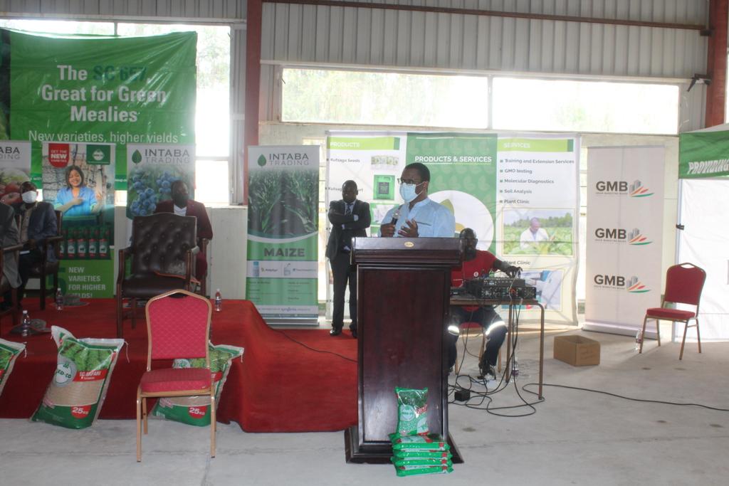 zfu_official's tweet photo. #ZFU Secretary General @peezack giving remarks at the #National_Young_Champion_Farmer_Awards_2022
"It's important that we recognise and appreciate the hard work that the youth put in to advance agriculture"
@MoLAFWRD_Zim @KutsagaResearch @WendyMadzura @wenceslous7 @FarmfitLuxWear https://t.co/YgHxmXavu5