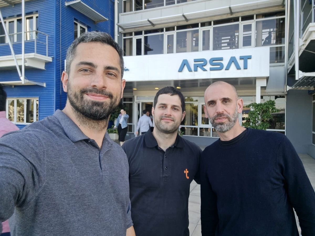 tecsocoop's tweet photo. Muchas Gracias @ARSATSA por recibirnos y mostrarnos sus instalaciones y proyectos junto a @facttic y cooperativas asociadas.
#gis #datos #drones #tecnologia #tecso https://t.co/t3tymShndf