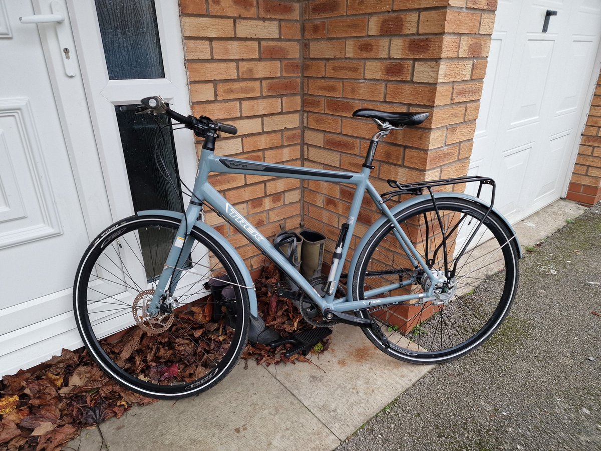 Charliee1972's tweet photo. The trusty 13 year old trek Soho is running smother than ever! Thank you @PictonCycles #bossshop #shoplocal #bestbikeshop https://t.co/7B1IEK5C1u