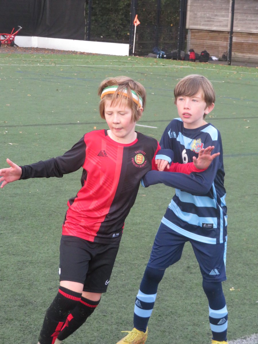 ECJS_Sport's tweet image. ⚽️YEAR 5/6 FOOTBALL⚽️ 

@GsySchoolsFA 7 A SIDE 2022

GROUP C - GAME 3

@ECJS_Sport 2-2 @Vauvert_Primary