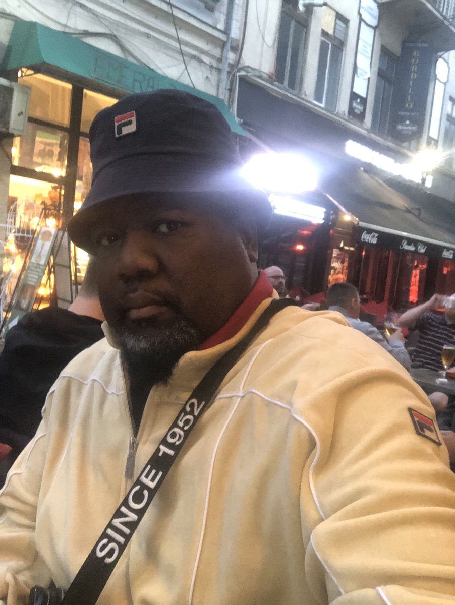 BillySecurity1's tweet image. I only went out 2 get bread and I ended up in Bucharest how am I gonna explain this?#BMT 👍🏾👍#wemaketingshappen👏👏🏾#november2022