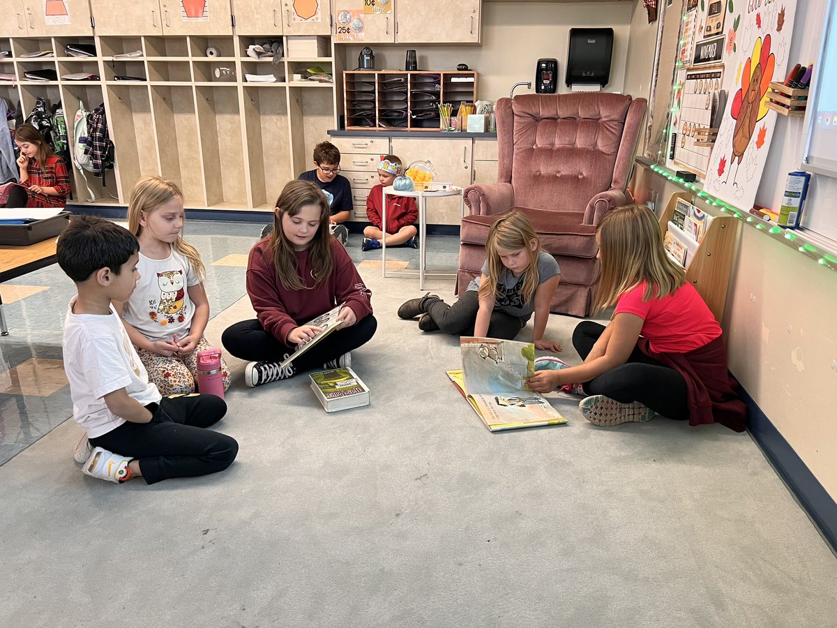 missyingst's tweet photo. Book Buddy fun!📚 https://t.co/XlEEaRfuKK