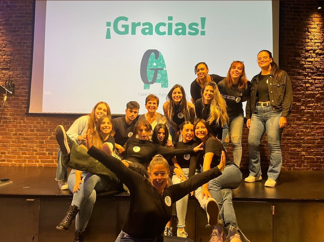 Noe_Peralta14's tweet photo. Mis guardianes y jordi!!☺️
Gonna miss y'all🥺
Gracias por estos dos meses 🤍💙 https://t.co/YwOIqATQtH