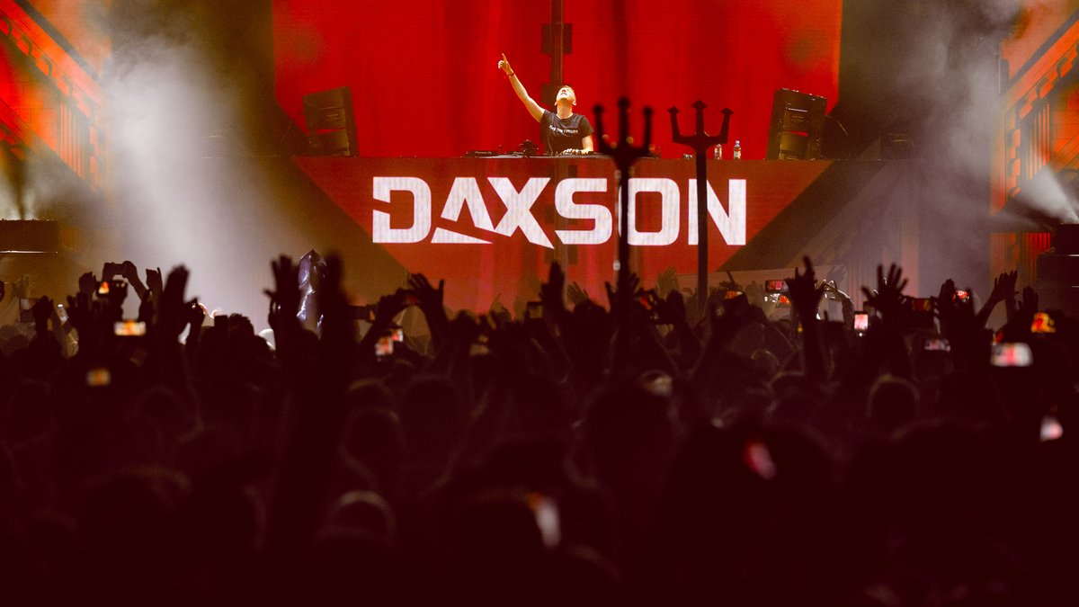 UnitedMusicPRG's tweet photo. Last week same time @Daxsonmusic released this year's theme - Behind the Mask on @coldharbourrec, one day later he smashed it at Transmission Poland 2022!🔥
You can buy 'Behind the Mask' now 👇
https://t.co/77teK2qMmm
#TMPL22 #TransmissionFestival #Daxson #facethefuture #trance https://t.co/EucFTHKdHa
