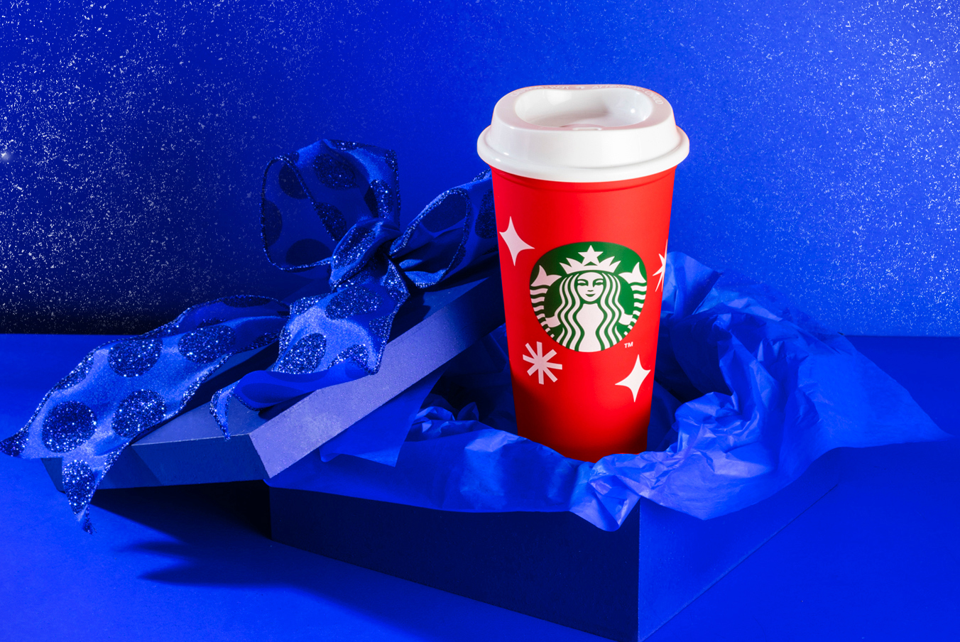 Starbucks México on X: La magia de la temporada está dentro de ti y  también en tu nuevo vaso rojo reusable. Ven hoy a tu tienda más cercana y  en la compra