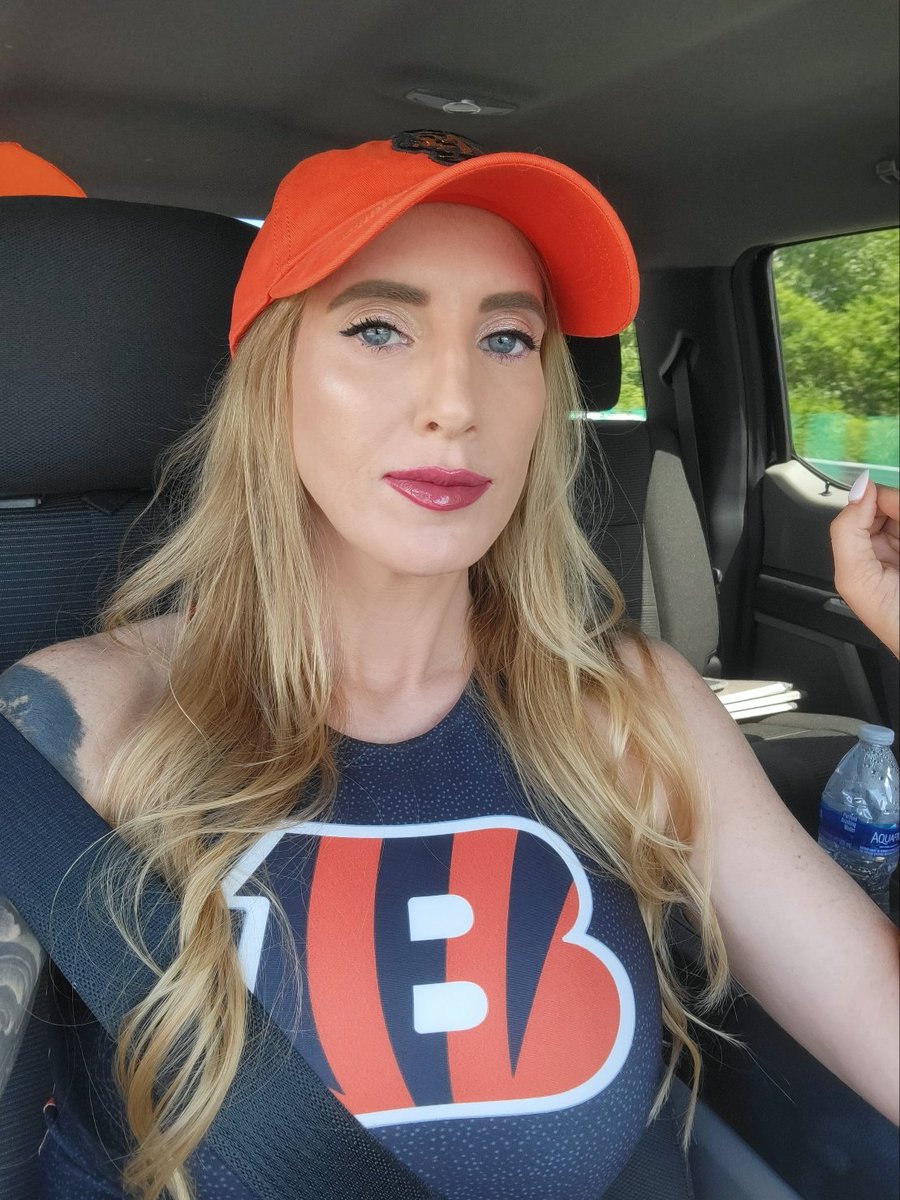 ᘺᕼᓍᗷᗩᘿtheElf🎄🏈🧡 on Twitter "Hey! I'm so excited to now be working with ᘺᕼᓍᗷᗩᘿtheElf🎄🏈🧡 on Twitter "Hey! I'm so excited to now be working with