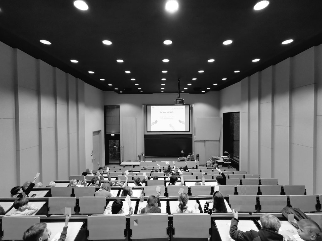 stufu_hszg's tweet photo. 🟡 Jetzt #Kinderakademie mit
Prof. Nadine Jukschat, Fak. #Sozialwissenschaften!
Niemiecko-Polska Akademia Dziecięca 🇩🇪🇵🇱
👍Heute nach langer Zeit wieder Grundschüler aus #Łagów & #Trojca mit dabei.
Danke an unsere Dolmetscherin Elżbieta Rak.
@Powiatzgorzelec @Senckenberg https://t.co/GpghspqNY9