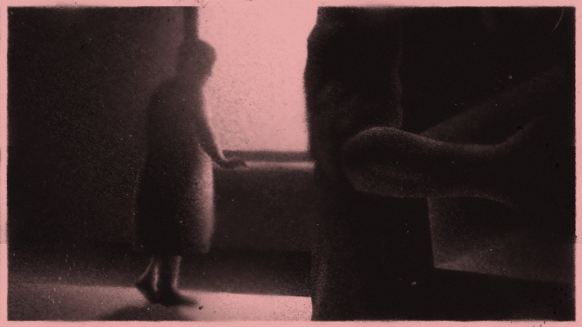 Nieuwe ketens van kleinschalige ouderenzorg veroveren de markt. Ze presenteren zich als verpleeghuizen, maar hun bewoners moeten niet te veel gebreken krijgen. Tot hoever reikt de zorg in het verpleeghuis-light? [1/6]