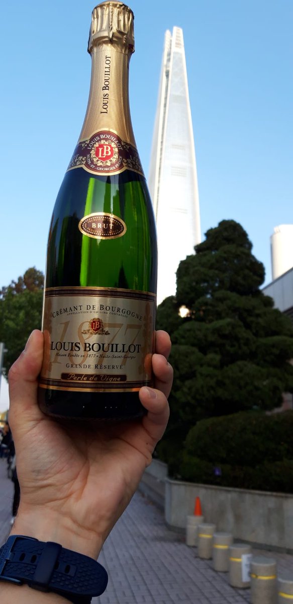 LouisBouillotOf's tweet photo. Louis Bouillot in South Korea 🇰🇷
Our bubbles travel to Seoul!

We spent a week at our importer's where we had the chance to introduce our different Crémants de Bourgogne and train the sales staff on how to make our bubbles. Our bubbles have truly won over this country! ✨ https://t.co/GRqjWmNfxU