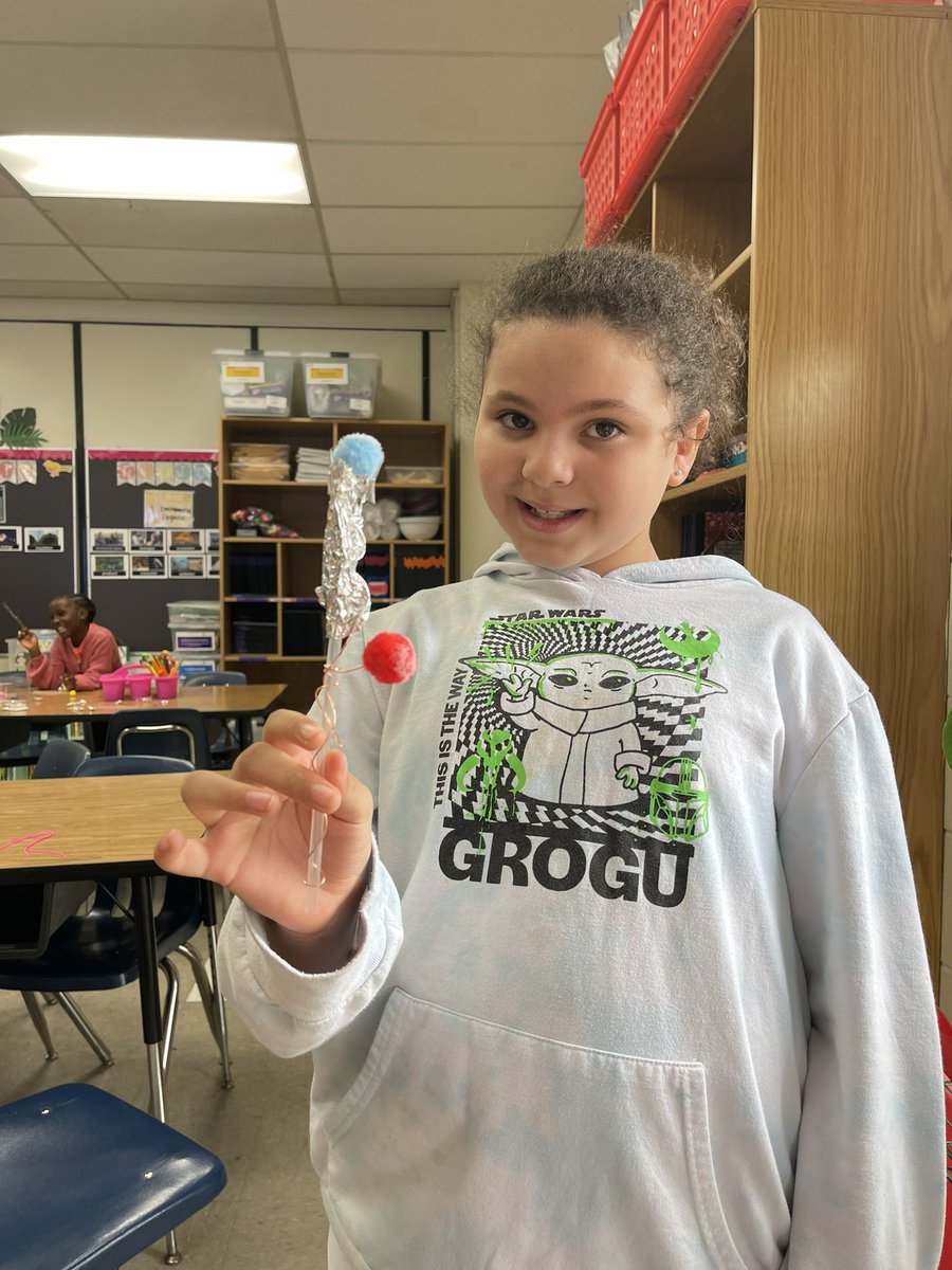erinaweaver's tweet photo. 2nd graders at @PalmerPandas learned all about pollination and made hand pollinators today! #STEM #STEMeducation #nnps https://t.co/gMx2O0r0Zu