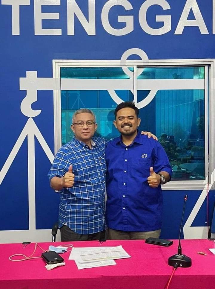KENYATAAN MEDIA 

Assalamualaikum w.b.t

1. Sebagai Ketua UMNO Bahagian Tenggara, saya menyatakan sokongan penuh kepada calon Barisan Nasional P155 Tenggara, Saudara Manndzri bin Nasib.

1/3