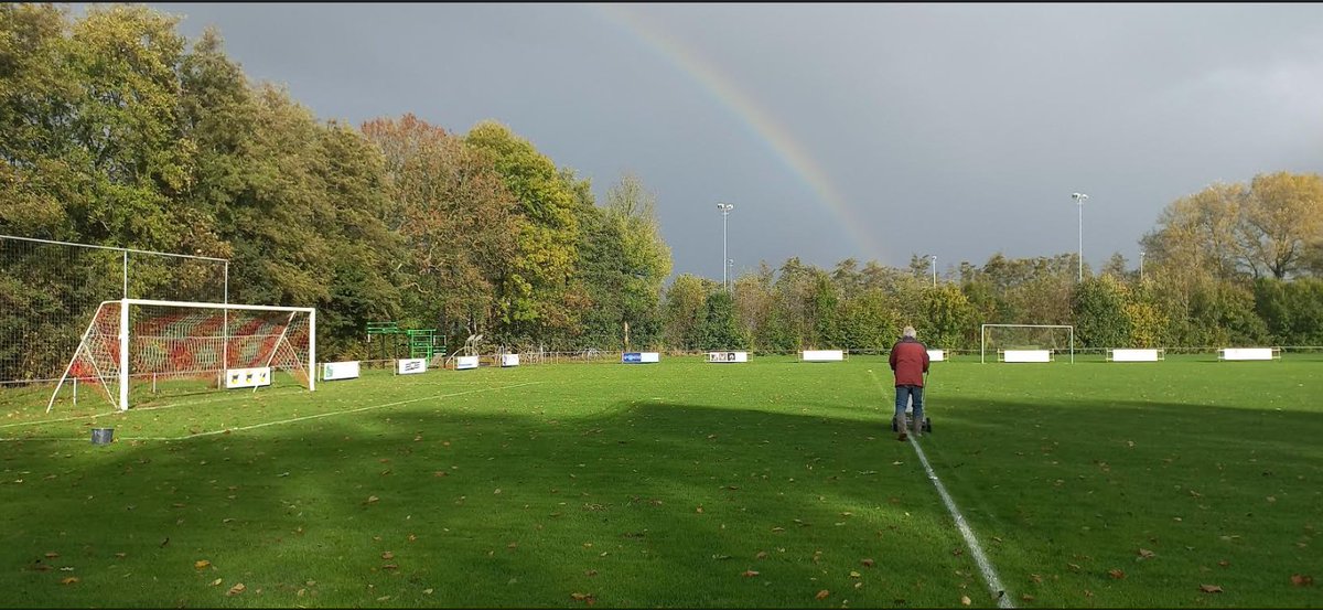 vvezinge's tweet photo. De #vvEzinge velden op Sportpark #Feerwerd liggen er weer prachtig bij voor de wedstrijden van morgen. Hopenlijk ligt de pot met goud klaar voor de thuis spelende teams van de #VVE https://t.co/skaRAl7LhI