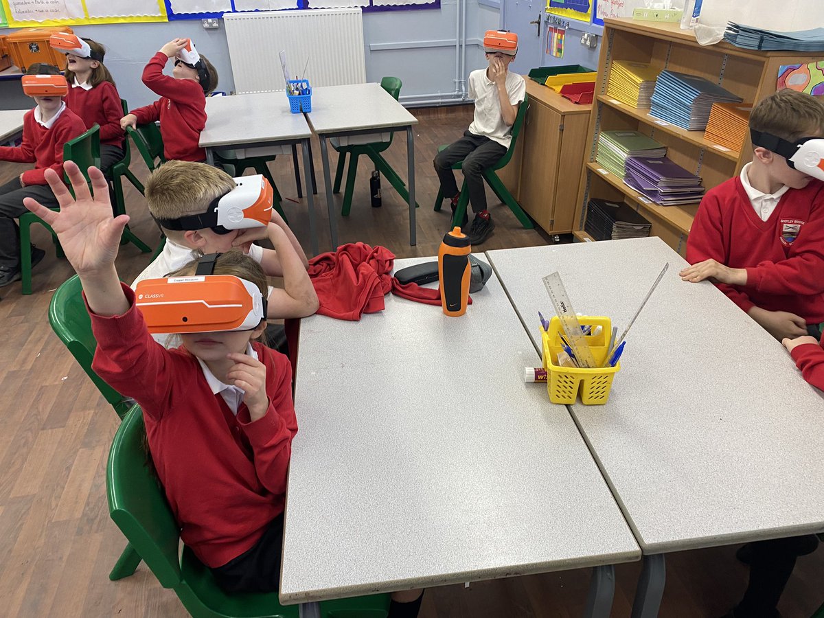 Class 11 loved using the VR headsets this afternoon!