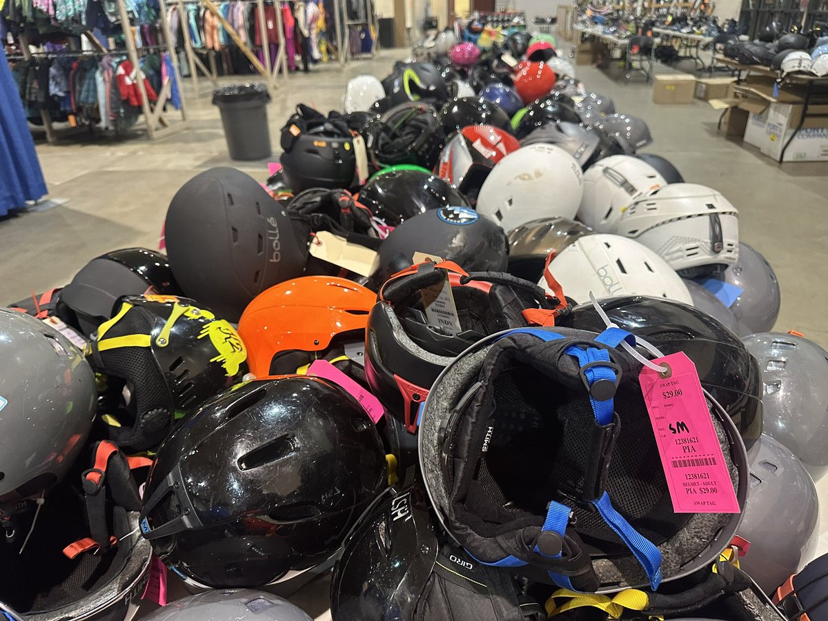 SarahJacobsenTV's tweet photo. Look who got a #SneakPeek inside the 71st Annual Bogus Basin Ski Education Foundations #SkiSwap at Expo Idaho!!!

Doors open at 1pm TODAY - over 20,000 winter sports items &amp; apparel - and there are some GREAT finds! 

We hope to see you there!✋🏻👋🏻✋🏻

Info: https://t.co/4uFBD4FfVc https://t.co/SIdvz1wd1p