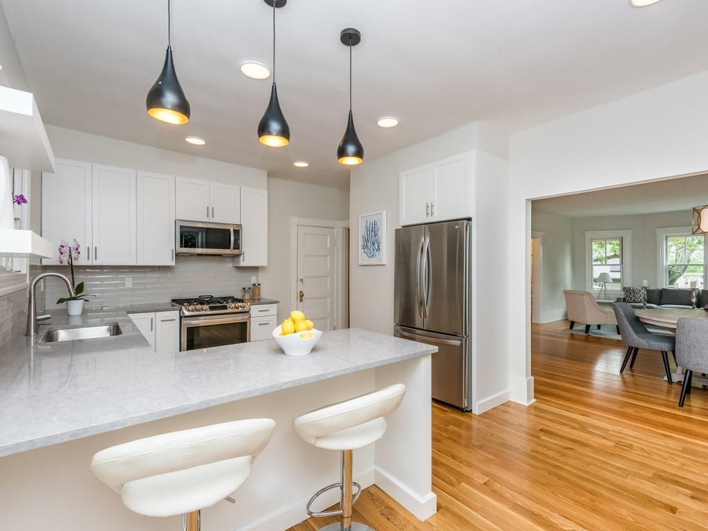 MichelleJLane's tweet photo. New to the market in Brookline this week. 12 new properties from $350,000 to $2,879,000

#Brooklinerealestate #brooklinemarealestate
#brooklinehomes #brooklinehouses 
#MAhomesforsale #Brooklinema
#bostonhomes #bostonhomesforsale 
#michellelanerealestate

https://t.co/gTMfKYTD9L https://t.co/W5jy8aY7lr