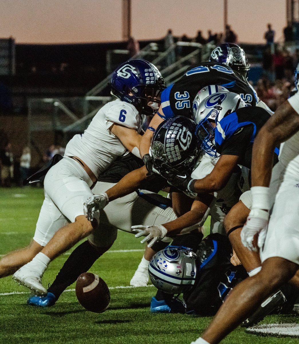 Ian_lewis10's tweet photo. ‼️GAMEDAY‼️#deathrow #beatcp
Last game @ the bach
@TimKnicky @CoachGriffGHS https://t.co/U6cGTSZfzv