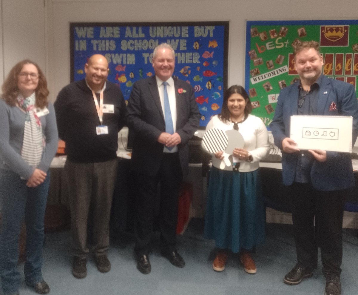 SeeAbility's tweet photo. Thank you to MP @BobBlackman who visited @kingsleyhigh today to see the special schools eye care service in action. 

We introduced him to children, parents, teachers and clinicians involved in the service. 

Great to have his support for an #EqualRightToSight! https://t.co/2vMP0jSwKw