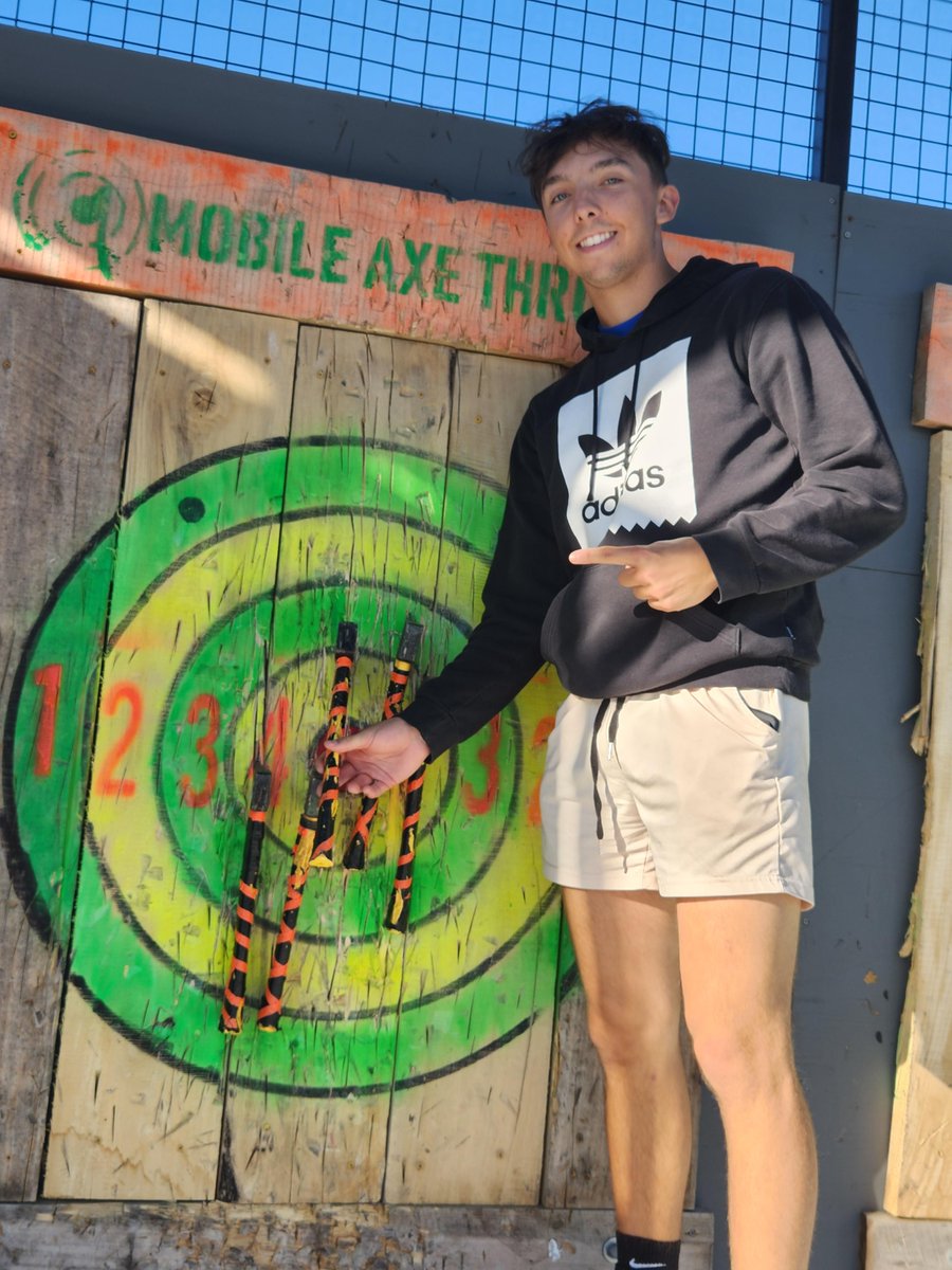 StudentLifeHC's tweet image. Throwback to Homecoming and the Axe Throwing fun! 🎯