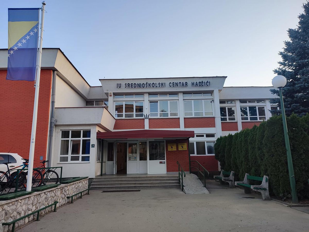 CPUBiH's tweet photo. ❗️ CPU je  održao radionice sa učenicima iz Hadžića, u sklopu projekta “Podsticanje održivog i inkluzivnog razvoja u BiH kroz modele cirkularne ekonomije“ podržanog od strane Fonda otvoreno društvo BiH. 

Više informacija na linku👇
https://t.co/OB1KWDp4lj https://t.co/8faVqN2XWr