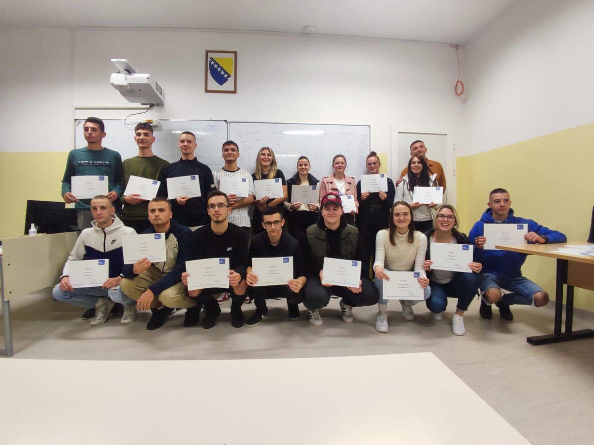 CPUBiH's tweet photo. ❗️ CPU je  održao radionice sa učenicima iz Hadžića, u sklopu projekta “Podsticanje održivog i inkluzivnog razvoja u BiH kroz modele cirkularne ekonomije“ podržanog od strane Fonda otvoreno društvo BiH. 

Više informacija na linku👇
https://t.co/OB1KWDp4lj https://t.co/8faVqN2XWr