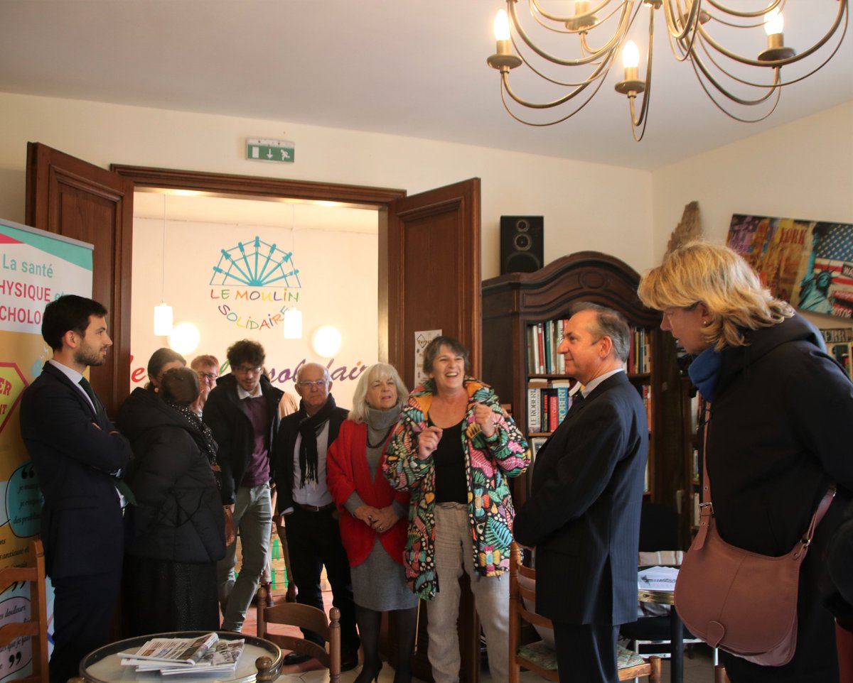 Prefet17's tweet image. #AgendaRural | Nicolas Basselier, @Prefet17, a participé, hier, à 2 temps forts afin de réaffirmer le soutien de l’État dans la commune de #Cercoux :
- Visite de l’association « Moulin Solidaire » ;
- Inauguration de #PanneauxPhotovoltaïques du groupe scolaire « Louvette ».