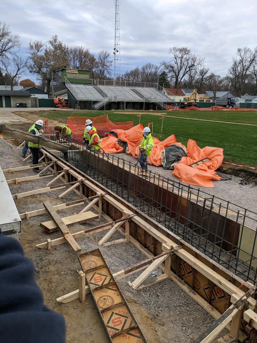 Exciting things are happening at Richter Field! First pour for the new dugouts is today! 🙌
Also peep that the backstop and chain link are gone! 👀 Can’t wait to see the new look!