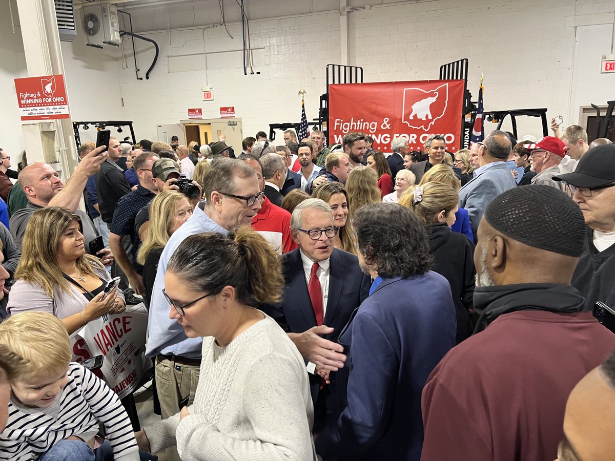 JConnOhio's tweet photo. Governor @MikeDeWine greeting some fired up Toledo voters after speaking on the vast amount of jobs being created in Ohio. Businesses are choosing the Buckeye State!
On to Lima! 🚍🚍
#WinningForOhio #LeadRight @ohiogop https://t.co/hs35Wx5XjH