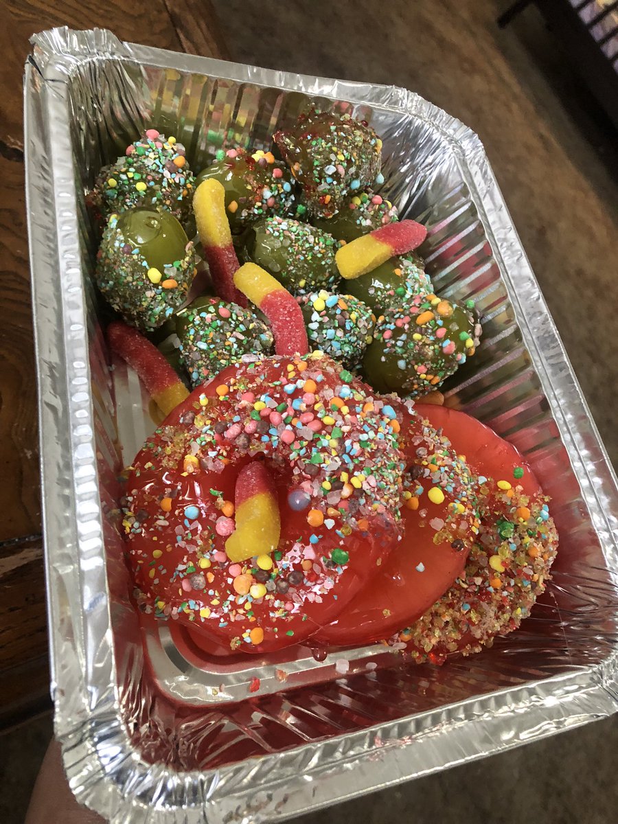 _TigerTreats's tweet photo. Yes I am still taking orders 🤗 this is a small mix and match order of grapes and pineapples only $10 😋🍇🍍🍇🍍 https://t.co/FhMJrdoKVf