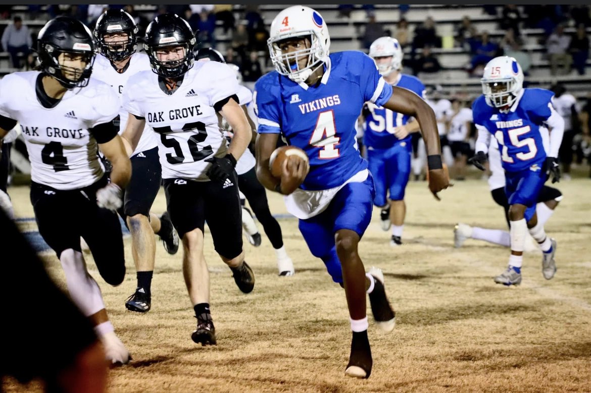 coachLoy8's tweet photo. Proud of @SemajHayes1 and how far he has come past 3 years playing QB. Helped lead us to our first winning season in 4 years and went over 30 TDs last night on the season. @fb_vhs https://t.co/O3NZD81HLT