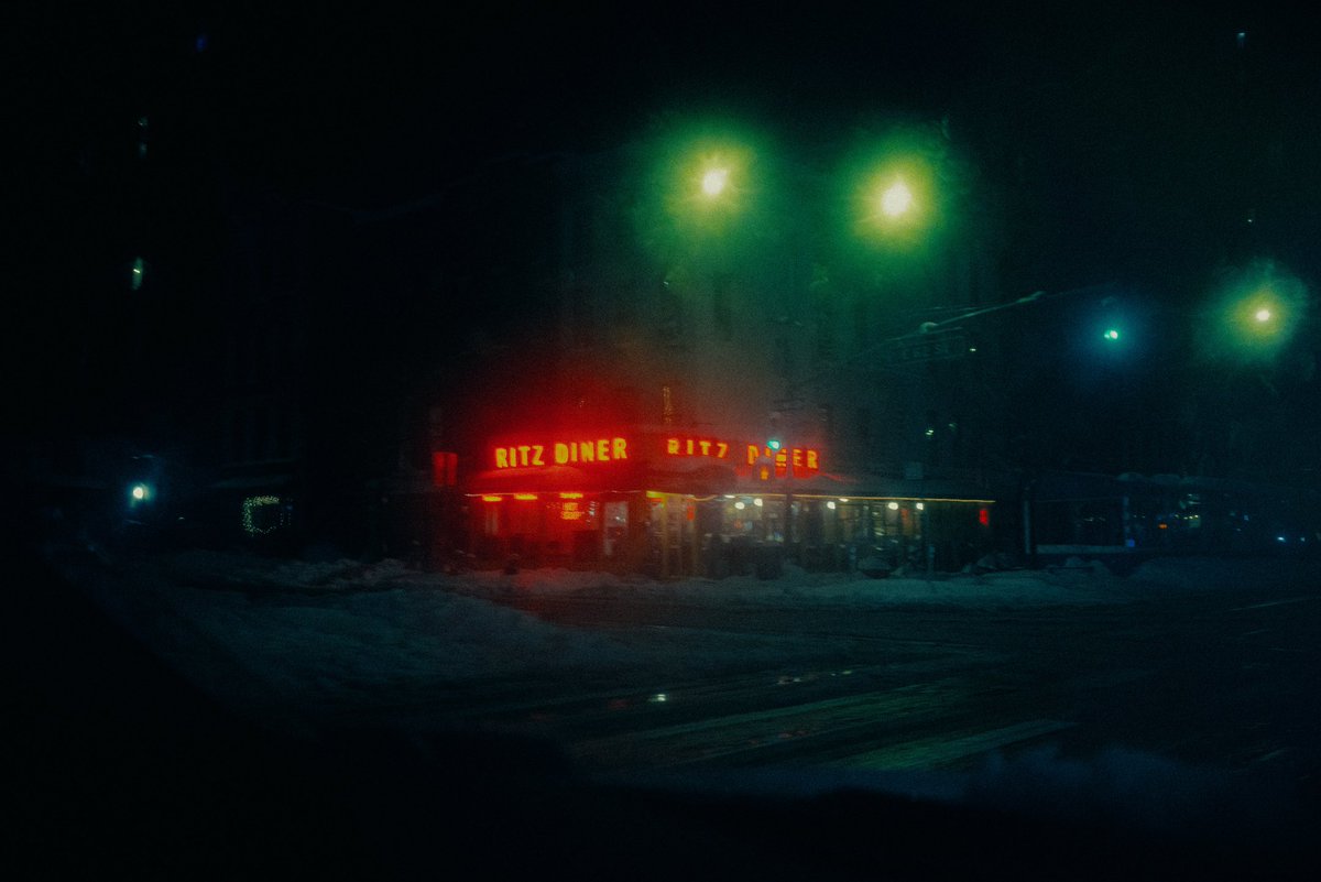 tyron_shi's tweet photo. movie set city https://t.co/sc53KuxZsI
