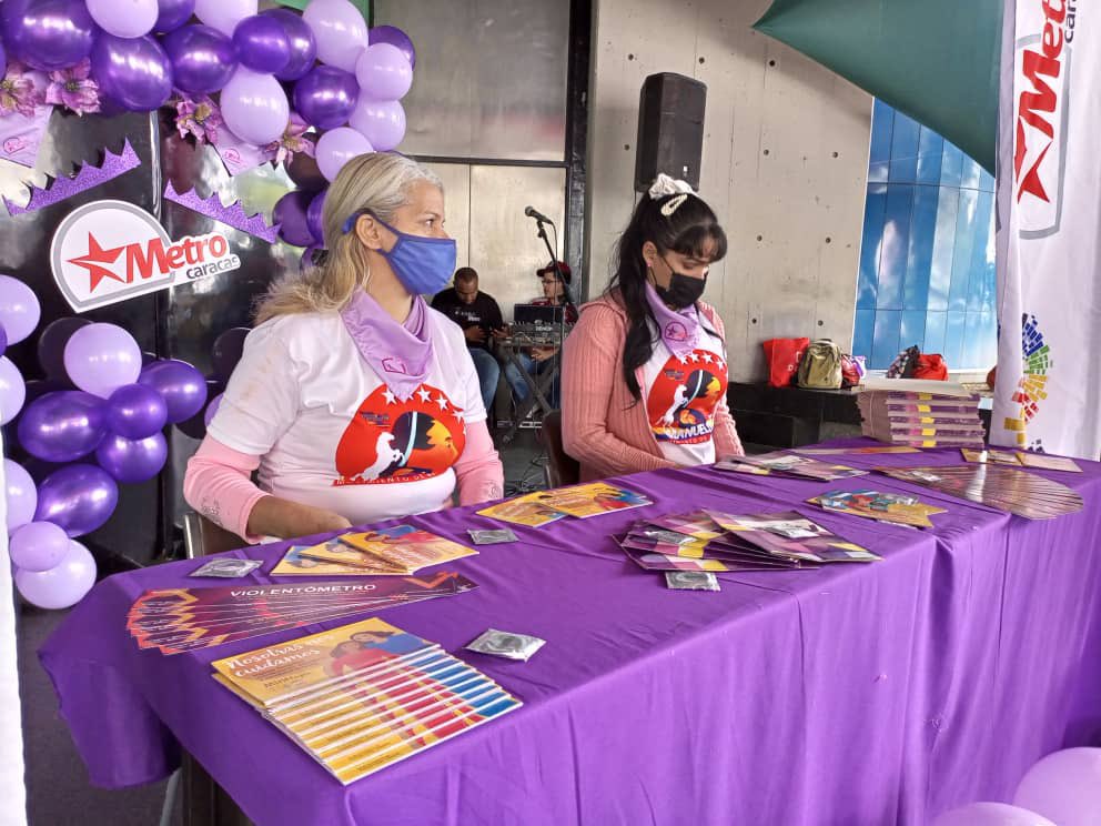 #PuntoVioleta activo en la sede de La Hoyada del <a href="/metro_caracas/">Compañía Anónima Metro de Caracas</a>📌.

Conmemorando el Mes Violeta en pro de la lucha contra la violencia a las mujeres, niños, niñas y adolescentes💜.