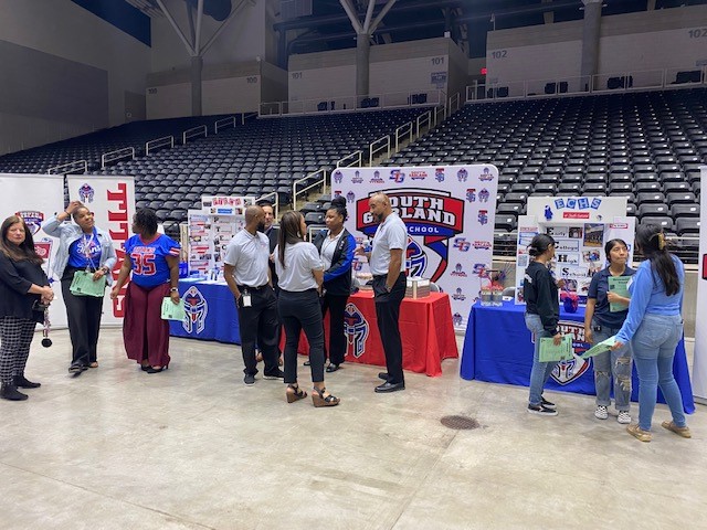 sgechs's tweet photo. #BetheLight  #TheGISDEffect We had a great time at the Explore Garland ISD early this week! @gisdmagnets @gisdCTE_ @SGHS_Titans #OneTeamOne Dream https://t.co/xuqQWoAEvy
